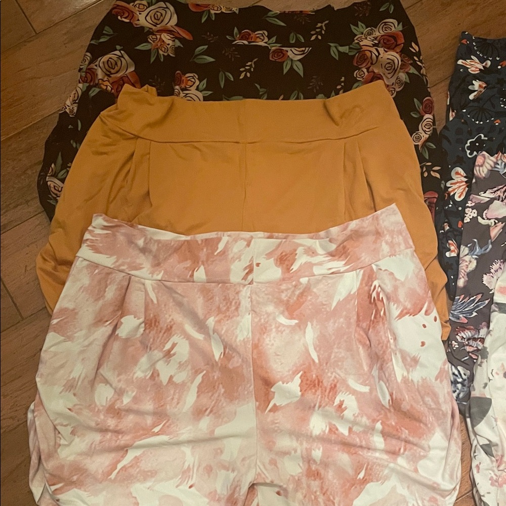 Floral And Solid Patterned Knit Shorts Set - image 2